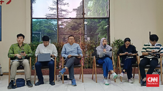 Presiden Prabowo Subianto diminta mengeluarkan peraturan pemerintah pengganti undang-undang (Perppu) membatalkan pemberlakuan UU KUHAP baru.