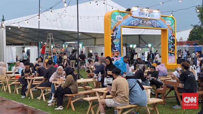 Sekitar 150 UMKM dari kuliner hingga lifestyle berkolaborasi dalam Festival Koplo Keliling (KOPLING) 2025 di Stadion Pakansari, Cibinong.