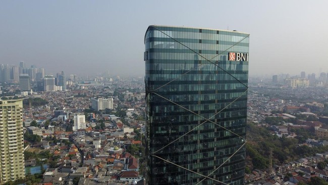 BNI mendukung UMKM Awicho dari Ngawi, yang inovatif menggabungkan cokelat dan tempe. Kini, omzetnya stabil berkat pelatihan dan pendampingan BNI.