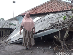 Nelangsa Nur Azizah, Rumahnya Rusak Ditelan Material Awan Panas Semeru