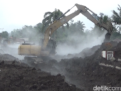 6 Alat Berat Dikerahkan Bersihkan Material Erupsi Semeru