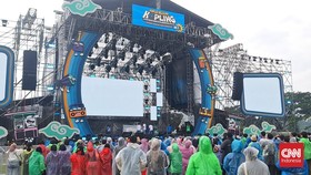 Rintik Hujan Tak Halangan, Festival KOPLING Cibinong Makin Ambyar