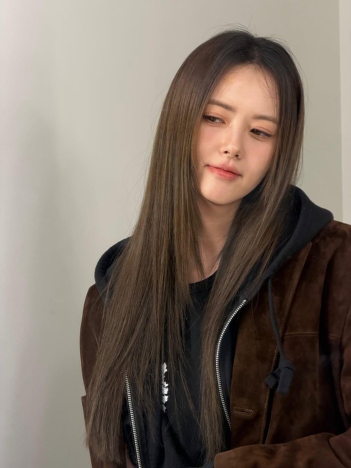 Belum lama ini, Go Ara mendapat sorotan publik usai mengunggah sederet potret dirinya ke akun Instagram pribadi sang aktris. Bahkan, foto-foto close-up tersebut mendapat berkali-kali lipat jumlah like dari biasanya, lho! / Foto: instagram.com/ara_go_0211