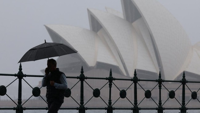 Topan Fina hantam Northern Territory, merusak infrastruktur, memutus listrik ribuan rumah, namun tak ada laporan korban.