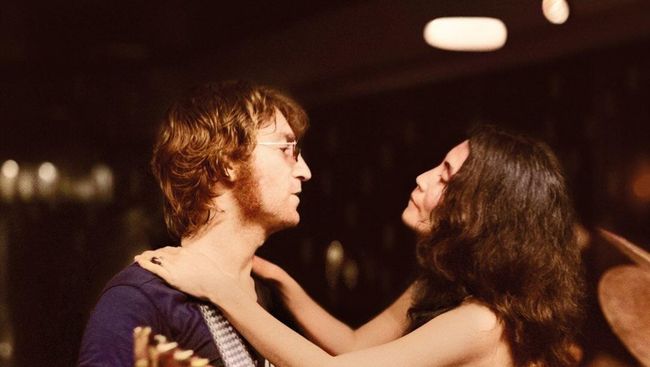 Obrolan Terakhir John Lennon dan Yoko Ono Akan Dibongkar Lewat Dokumenter Garapan Soderbergh
