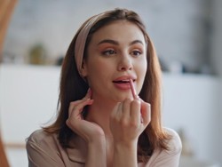 Pemula Wajib Tahu! Cara Pilih & Pakai Lip Liner Biar Bibir Auto On Point