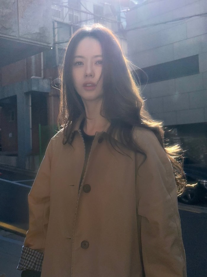 Meski begitu, ia masih kerap membagikan update di media sosial selama periode istirahat. Drama Korea atau kerap disingkat drakor berjudul ‘The Scandal of Chun Hwa’ menjadi proyek pertama Go Ara usai kembali dari hiatus. / Foto: instagram.com/ara_go_0211