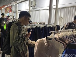 Keseruan Thrifting Tengah Malam di Semarang, Cuma Buka Tiap Sabtu