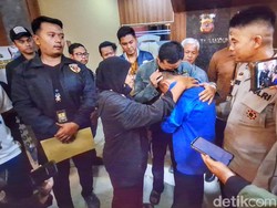 Tangis Haru Saat Rizki Kembali ke Pelukan Keluarga di Bandung