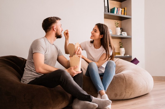 Aries dan Sagitarius adalah pasangan penuh energi dan semangat hidup. Keduanya saling melengkapi dan menciptakan hubungan yang dinamis serta penuh petualangan./ Foto: freepik.com/ArthurHidden