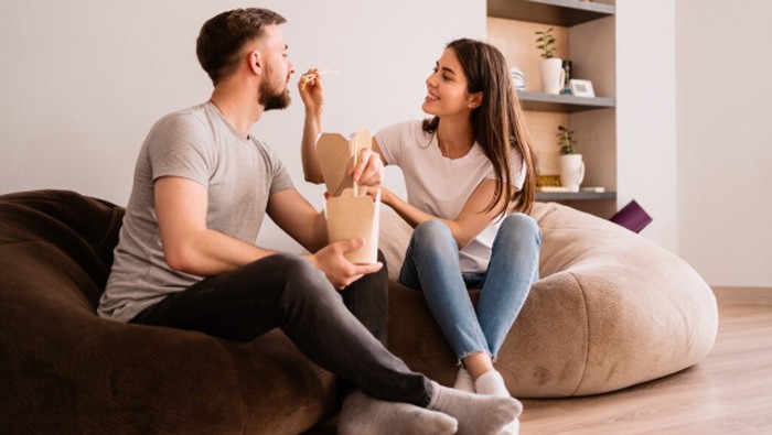 Aries dan Sagitarius adalah pasangan penuh energi dan semangat hidup. Keduanya saling melengkapi dan menciptakan hubungan yang dinamis serta penuh petualangan./ Foto: freepik.com/ArthurHidden