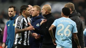 Guardiola Ngamuk, Maki Kameraman Usai Man City Dihajar Newcastle
