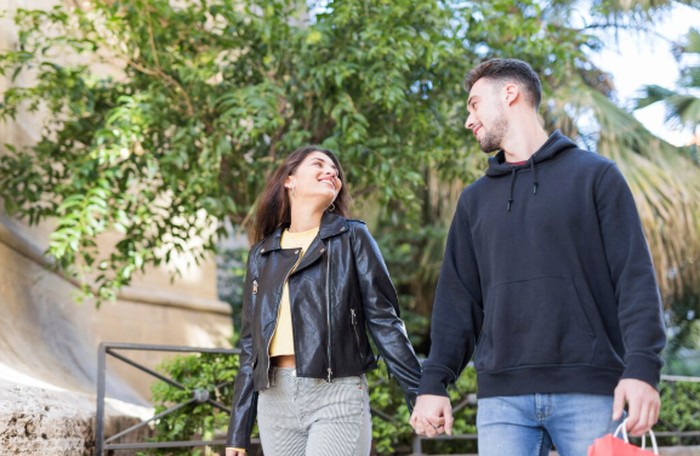 Taurus dikenal sebagai zodiak yang paling stabil, setia, dan kuat dalam mencintai. Mereka mencintai dengan ketulusan dan konsistensi luar biasa./ Foto: freepik.com