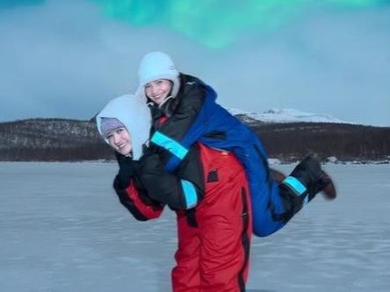 5 Potret Enzy Storia & Febby Rastanty Liburan ke Luar Negeri, Terbaru Lihat Aurora di Norwegia