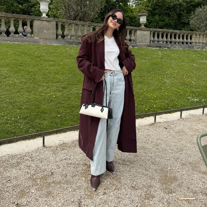 <p>Alyssa Daguise merupakan aktris blasteran Prancis-Indonesia. Darah Prancis mengalir dari sang ayah Richard Daguise. Alyssa terbilang sering pulang ke kampung halamannya di Prancis, Bunda. Perempuan 27 tahun ini bahkan pernah menimba ilmu di University Paris Descartes dan Mod'Art International Paris di Prancis. Dalam satu unggahan di Instagram, Alyssa pernah membagikan momennya saat menikmati suasana di kampung halaman sang ayah. "Paris memanggil dan aku menjawab. Senang rasanya bisa kembali," ungkap istri Al Ghazali ini. (Foto: Instagram @alyssadaguise)</p>