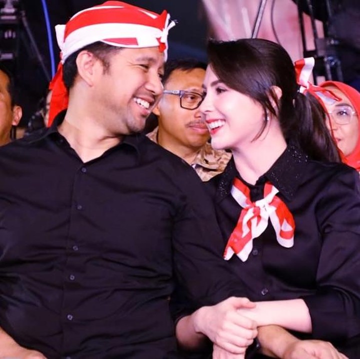 <p>Sejak jadi istri pejabat, Arumi banyak menghabiskan waktunya mendampingi sang suami. Melalui unggahan di Instagram, perempuan 31 tahun ini sering membagikan potret kebersamannya dengan Emil. Arumi juga kerap bikin konten kesehariannya selama menjadi istri Wakil Gubernur. (Foto: Instagram @arumibachsin_94)</p>