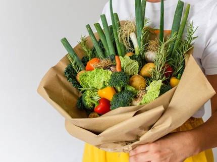 17 Buket Hari Guru 2025 untuk  Kado Spesial dari Bunga, Snack hingga Kerudung