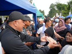 Budayakan Makan Telur, Bupati Bogor Bagikan 2.025 Telur Gratis ke Warga