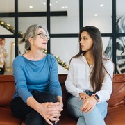 5 Ciri Ibu Mertua yang Cemburu pada Menantu