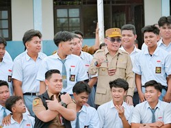 Serangkai Kado dari Gubernur Agustiar untuk Peringatan Hari Guru di Kalteng