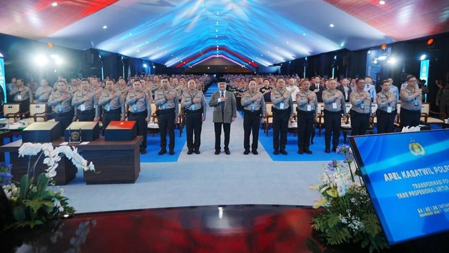 Kapolri Jenderal Listyo Sigit Prabowo menyinggung semangat jajarannya dalam meningkatkan pelayanan prima untuk seluruh masyarakat.