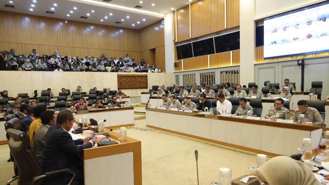 Komisi IV DPR RI memberi apresiasi besar kepada Menteri Pertanian (Mentan) Andi Amran Sulaiman atas lonjakan kinerja sektor pangan dalam waktu singkat.