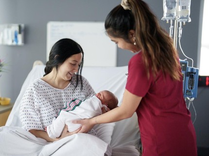 Kisah Bunda Melahirkan di Jepang, Dapat Kejutan Manis dari Para Perawat yang Bikin Haru