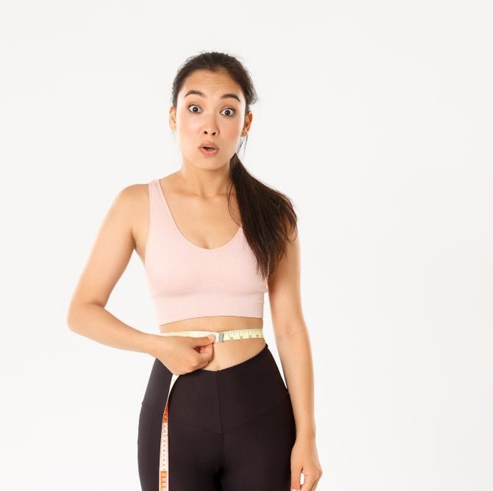 Kandungan serat larut di dalam oatmeal membuat perut terasa kenyang lebih lama, sehingga membantu mengurangi keinginan untuk ngemil sebelum waktunya makan. Karena memberi rasa nyaman dan tahan lama, makanan ini menjadi alasan kuat mengapa cocok dijadikan pilihan sarapan setiap hari.