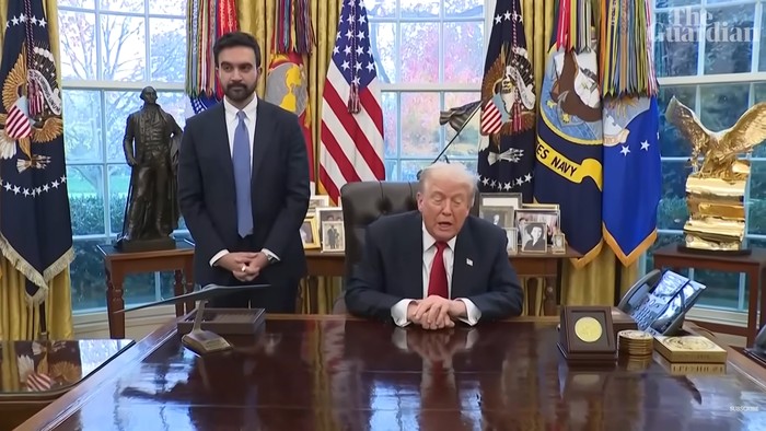 Kala itu, seorang wartawan bertanya kepada Mamdani mengapa ia sebelumnya mengatakan AS terlibat dalam genosida Israel di Gaza. Mamdani kemudian menjawab bahwa pemerintahan Israel melakukan genosida.