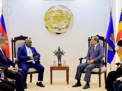 Natalius Pigai Temui Menham Kamboja, Bahas WNI hingga Forum HAM Asia