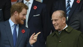 Pangeran Philip Pernah Imbau Harry Soal Nikah dengan Meghan Markle