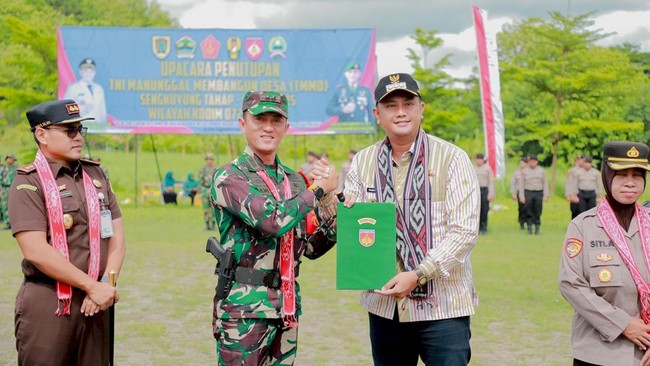 TMMD tahap akhir 2025 ini bertujuan mempercepat pembangunan di Kabupaten Klaten, serta menyediakan berbagai fasilitas umum dan infrastruktur bagi masyarakat.