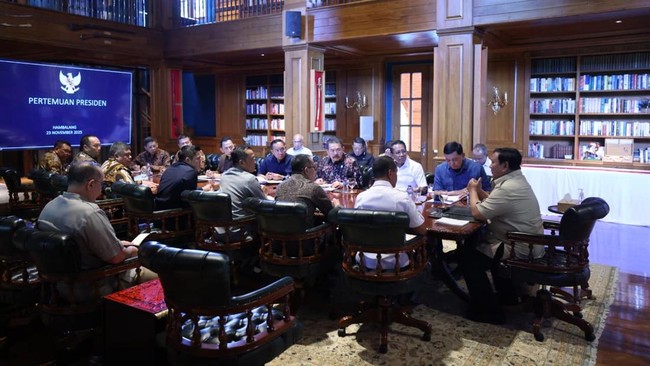 Presiden Prabowo Subianto memimpin rapat di Hambalang dengan sejumlah menteri Kabinet Merah Putih hingga Panglima TNI dan Kapolri.