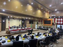 Pemkot Parepare Mangkir Paripurna APBD 2026, Walkot Absen-2 Pejabat Walk Out