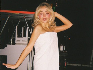 Lirik Lagu santa doesn't know you like i do - Sabrina Carpenter