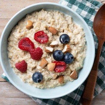 Ini 4 Alasan Mengapa Oatmeal Cocok untuk Sarapan Sehari-hari