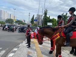 Viral Warganet Penasaran Polisi Berkuda di Margonda Simpang Juanda Depok