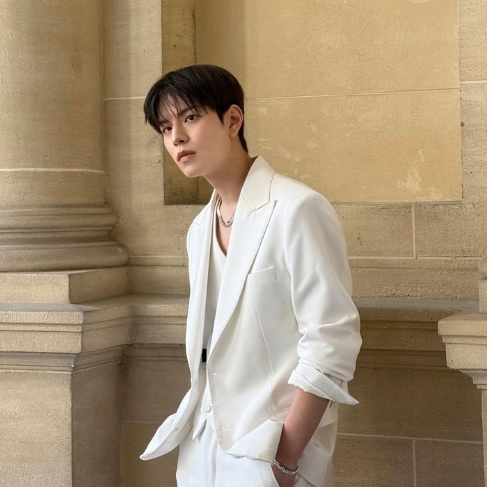 Seungmin Stray Kids mengalami radang kaki yang membuatnya harus beristirahat sejenak dari kesibukannya. Oleh karena itu, ia akan absen dari promosi comeback DO IT di SBS Inkigayo.