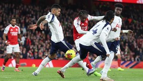 Hasil Liga Inggris: Arsenal Bantai Tottenham, Eze Cetak Hattrick Gila