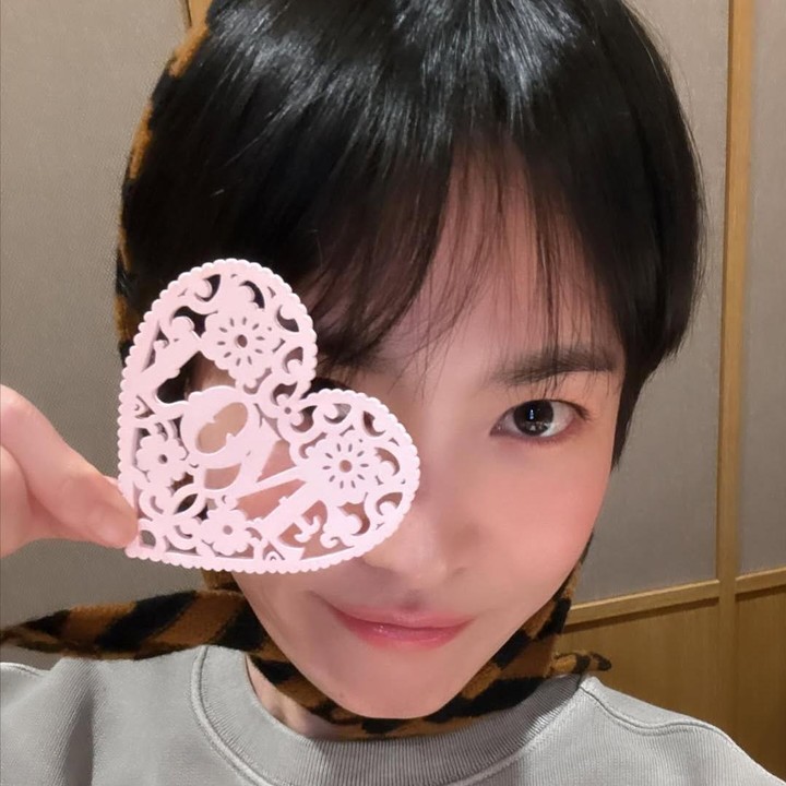 <p>Artis Korea Selatan, Song Hye Kyo, tampaknya masih diselimuti kebahagiaan. Sang aktris baru saja merayakan ulang tahunnya yang ke-44 pada 22 November. Ia menerima banyak ucapan hangat dari orang-orang terdekatnya. (Foto: Instagram @kyo1122)</p>