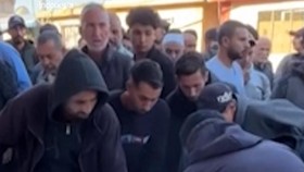 Tangis Warga Gaza usai Israel Bunuh 20 Orang di Deir Al Balah