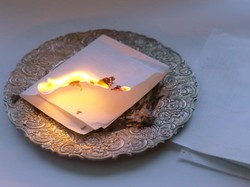 Viral! Wanita Batal Nikah H-14, Nekat Bakar Undangan untuk Bridesmaid