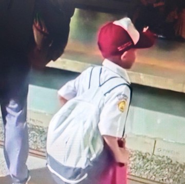 Viral di TikTok! Ini Cerita di Balik Bocah SD yang Naik KRL dari Tangerang ke Jaktim Tiap Hari