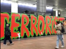 Video: Viral Kereta di Belgia Dicoreti Grafiti Israel Negara Teroris