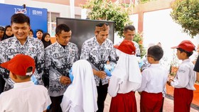 BRI Peringati Hari Guru Nasional 2025 di SDN Sukamahi 02 Megamendung