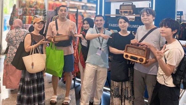 Faber Instrument, UMKM kerajinan limbah kayu jati, berinovasi dengan produk audio ramah lingkungan dengan dukungan BRI hingga tembus pasar global.