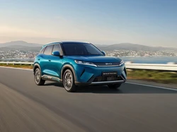 BYD Bicara Peluang Bawa Mobil Hybrid ke Indonesia