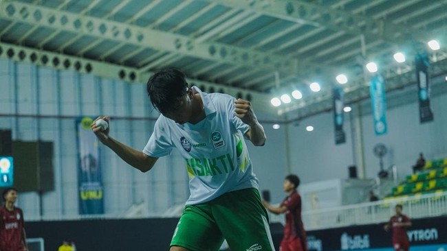 Tim futsal UNJ tampil dominan di Campus League Futsal Regional Jakarta, meraih kemenangan besar. Tim putra menang 7-1, putri 4-0.