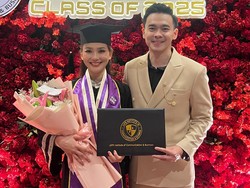 Evelina Tan Wisuda S2 Jelang Nikah
