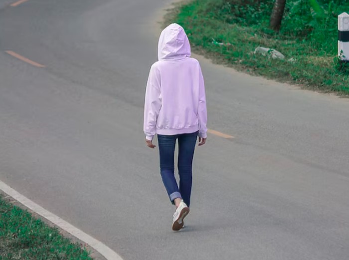 Gerak ringan untuk melepaskan ketegangan. Pergerakan bantu tubuh melepaskan endorfin atau hormon yang membuat mood lebih baik/Foto: freepik.com/EyeEm